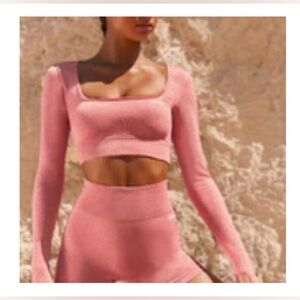 Bo&Tee Seamless Long Sleeve Crop Top in Coral